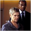 Meurs un autre jour : photo Colin Salmon, Judi Dench