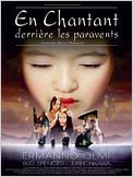 En chantant derrière les paravents