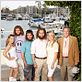 Cavemen : photo Bill English, Dash Mihok, John Heard, Kaitlin Doubleday, Nick Kroll