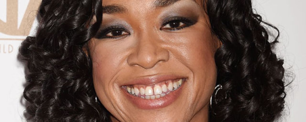Shonda Rhimes, la créatrice de Grey's Anatomy et Scandal, signe chez Netflix