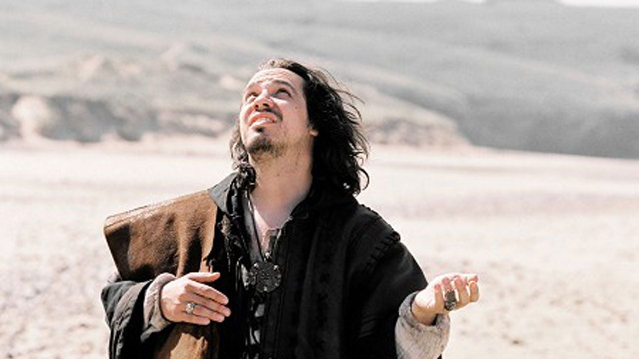 Kaamelott : Savez-vous à quel grand acteur est dédiée la série ?