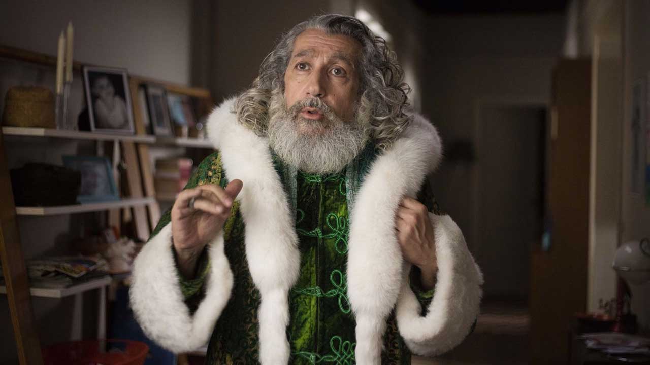 Santa et Cie : pourquoi le Père Noël est-il vert dans le film d'Alain Chabat ?
