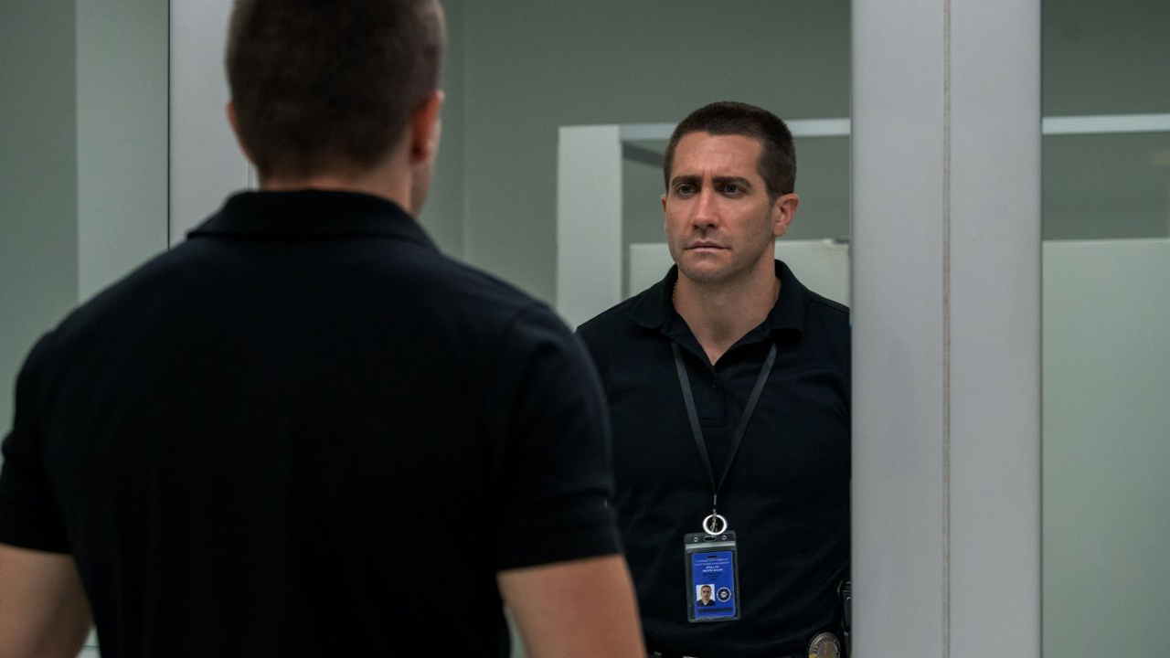 Bande-annonce The Guilty sur Netflix : Jake Gyllenhaal en opérateur tourmenté dans le remake du film danois