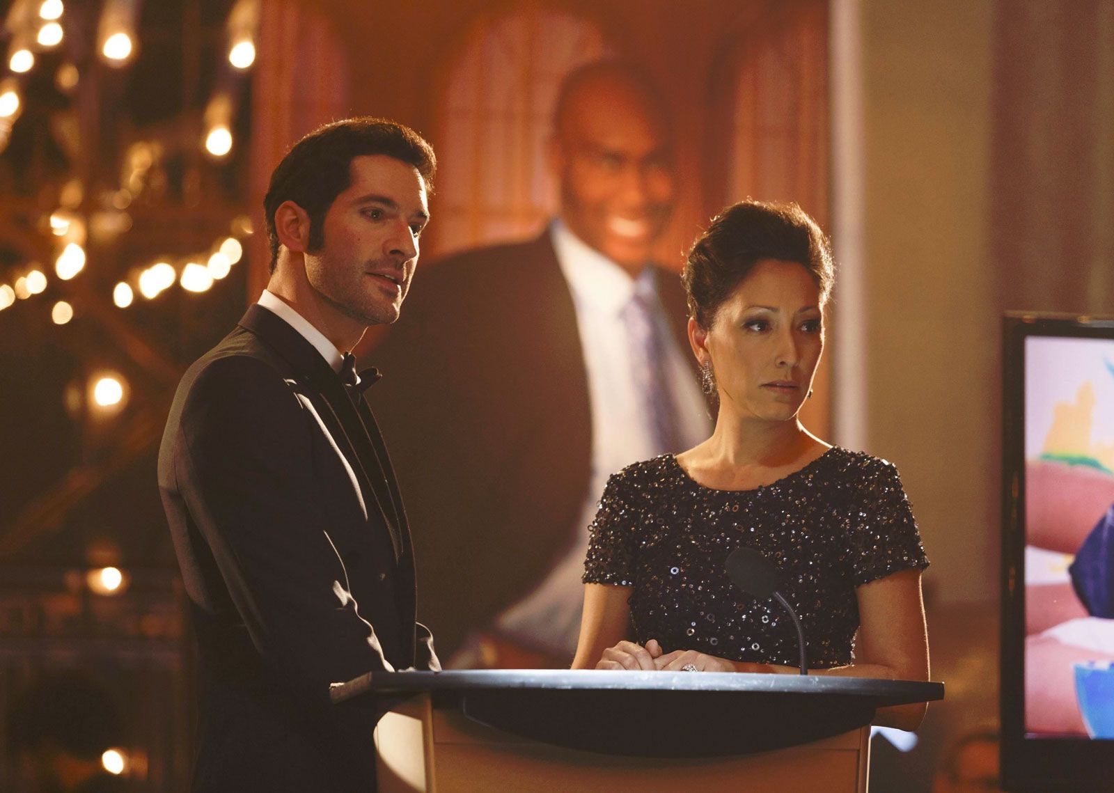 Films Et Séries Tv Avec Christina Chong Lucifer : Photo de Christina Chang et Tom Ellis 253 sur 347 - AlloCine