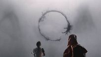 Premier Contact sur Netflix : pourquoi la fin a été modifiée à cause d'Interstellar Premier Contact sur Netflix : pourquoi la fin a été modifiée à cause d'Interstellar