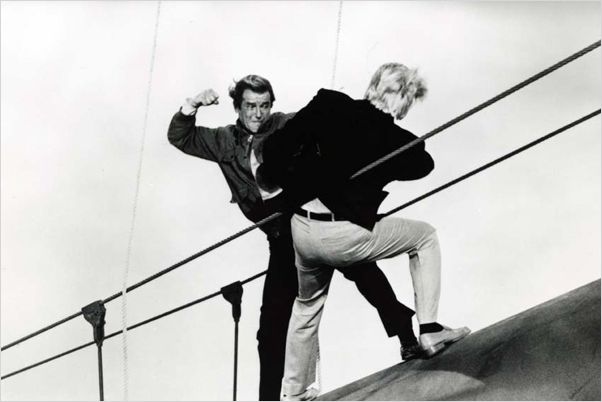 Dangereusement vôtre : photo Ian Fleming, John Glen, Roger Moore