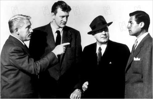 Le Peuple accuse O'Hara : photo James Arness, John Sturges, Pat O'Brien, Spencer Tracy