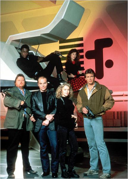 V : les visiteurs : photo Blair Tefkin, Faye Grant, Marc Singer, Michael Ironside, Michael Wright