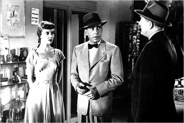 La Femme à abattre : photo Adelaide Klein, Bretaigne Windust, Humphrey Bogart, Raoul Walsh