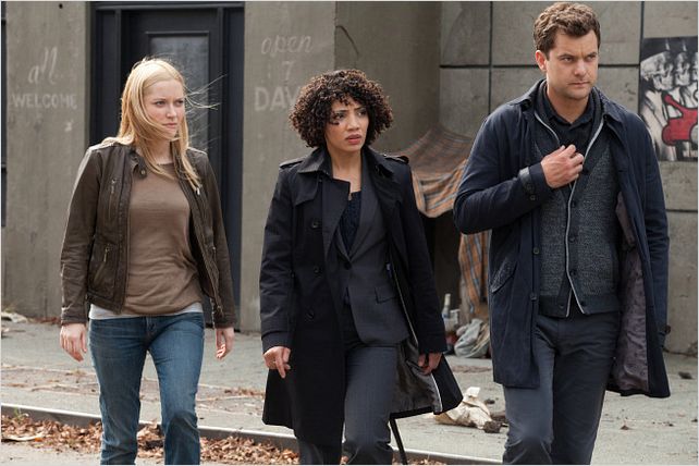 Fringe : photo Georgina Haig, Jasika Nicole, Joshua Jackson