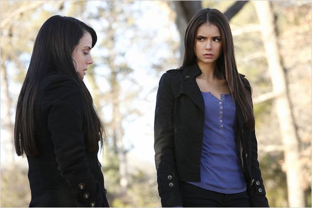 Vampire Diaries : photo Mia Kirshner, Nina Dobrev