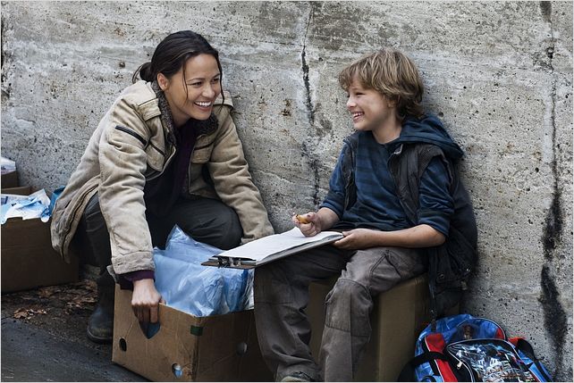 Falling Skies : Photo Maxim Knight, Moon Bloodgood