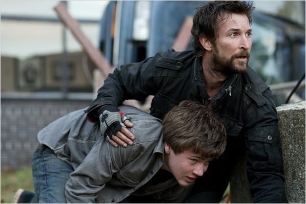 Falling Skies : photo Connor Jessup, Noah Wyle