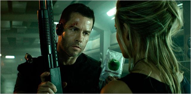 Lock Out : photo Guy Pearce, James Mather, Maggie Grace, Stephen St. Leger