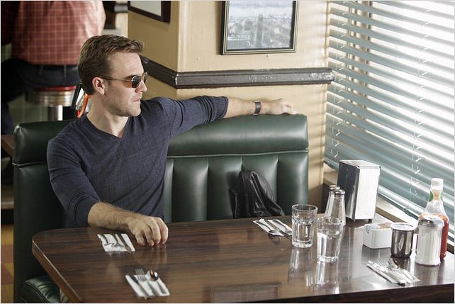 Don't Trust The B---- in Apartment 23 : photo James Van Der Beek