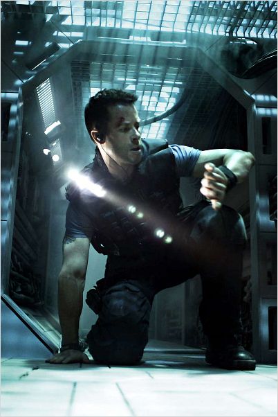 Lock Out : photo Guy Pearce, James Mather, Stephen St. Leger