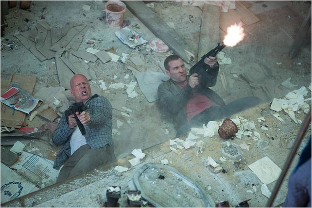 Die Hard : belle journée pour mourir : photo Bruce Willis, Jai Courtney