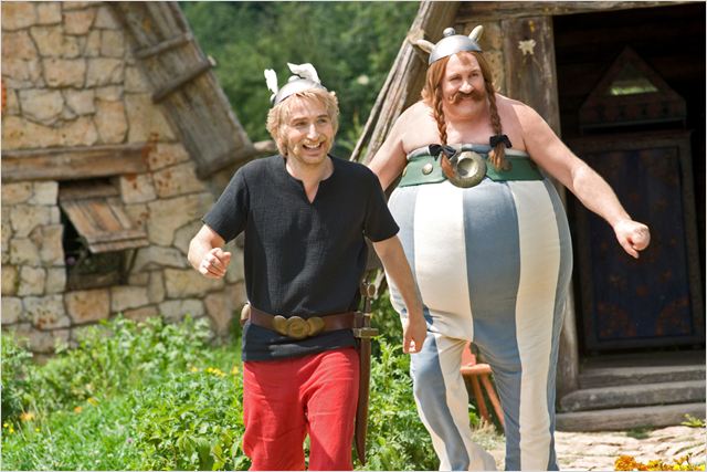 Astérix et Obélix : au service de Sa Majesté : photo Edouard Baer, Gérard Depardieu