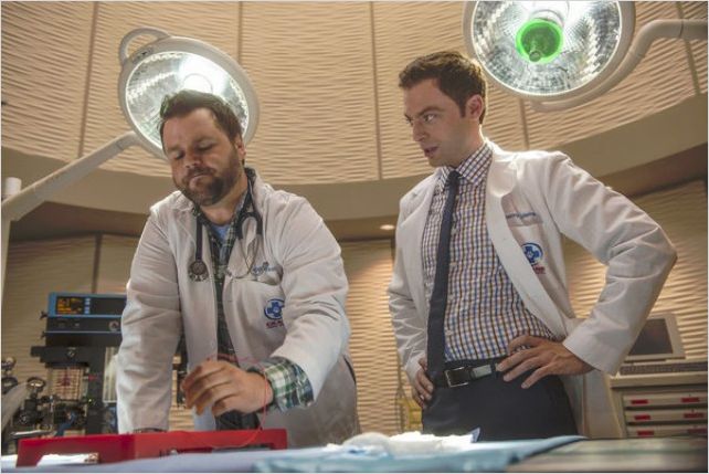 Animal Practice : photo Justin Kirk, Tyler Labine