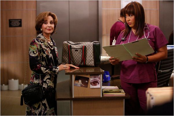 Animal Practice : photo Annie Potts, Kym Whitley