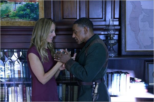 Revolution (2012) : photo Giancarlo Esposito, Kim Raver