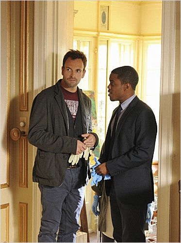 Elementary : photo John Michael Hill, Jonny Lee Miller