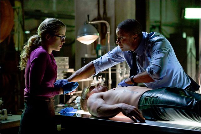 Arrow : photo David Ramsey, Emily Bett Rickards, Stephen Amell