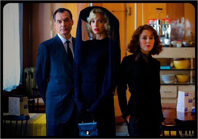 Les Petit Meurtres D'agatha Christie La Chambre Noire Photo de Elodie Frenck dans la série Les Petits meurtres d'Agatha