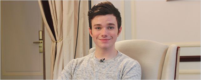 Chris Colfer de "Glee" au micro : les photos !
