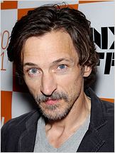 http://images.allocine.fr/cx_160_213/b_1_d6d6d6/medias/nmedia/18/35/39/05/20204804.jpg