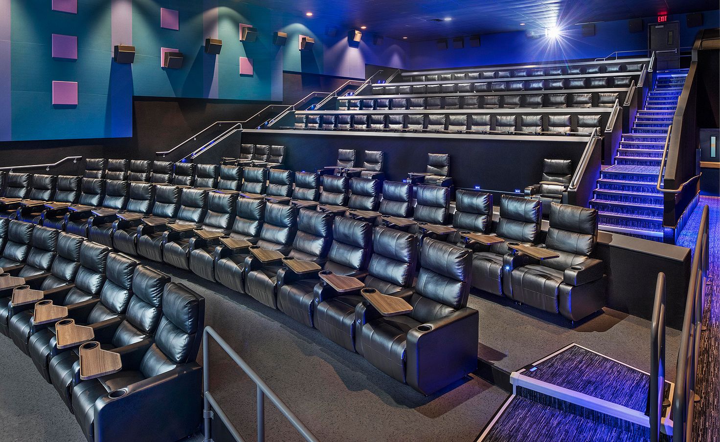 College Point Movie Theater Showcase Cinemas College Point Multiplex