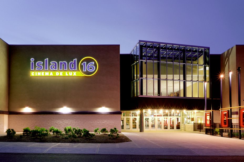 Holtsville Movie Theater Island 16 Cinema de Lux Showcase Cinemas US