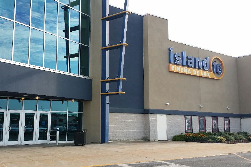 Holtsville Movie Theater Island 16 Cinema de Lux Showcase Cinemas US