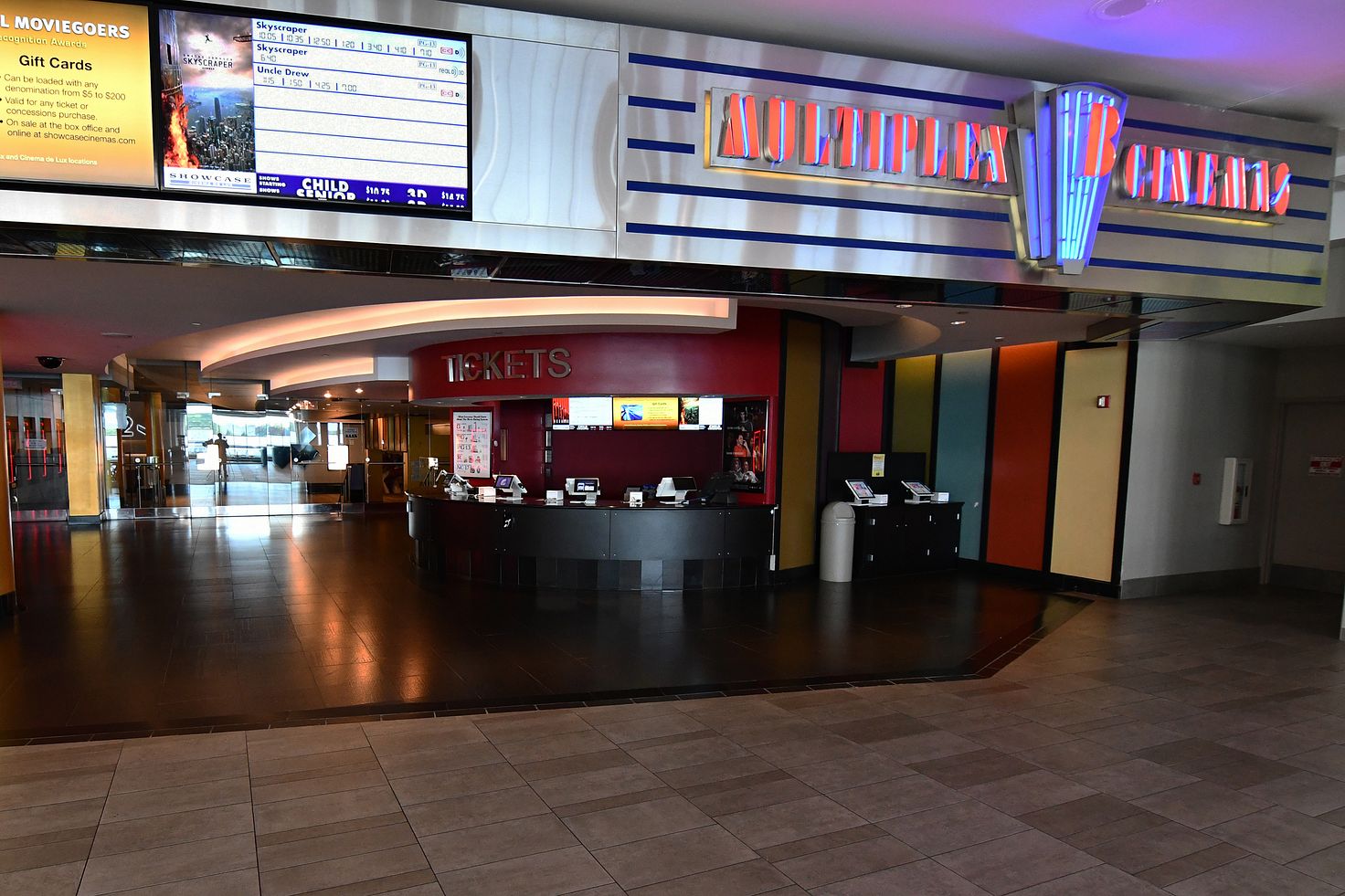 Broadway Movie Theater Showcase Cinema de Lux Broadway Showcase