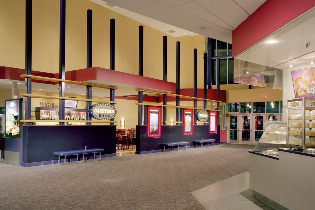 Holtsville Movie Theater Island 16 Cinema de Lux Showcase Cinemas US