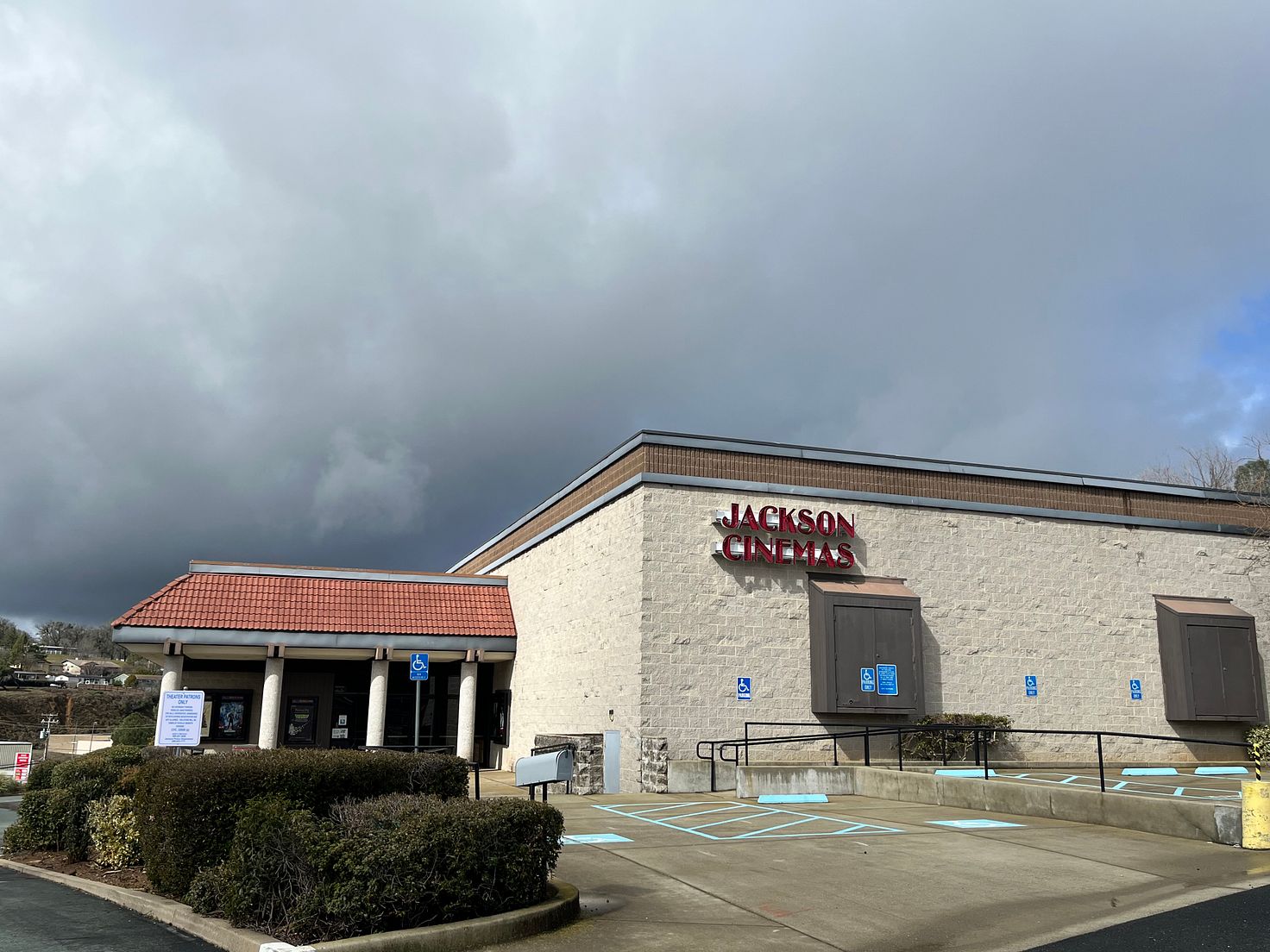 Theater Showtimes Jackson Cinema is D'Place D'Place Entertainment