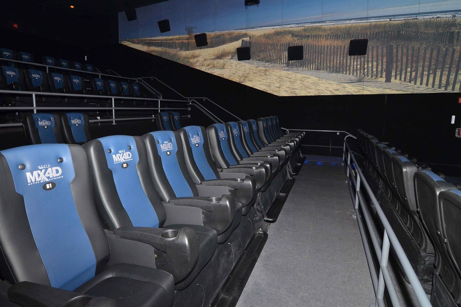 Holtsville Movie Theater Island 16 Cinema de Lux Showcase Cinemas US